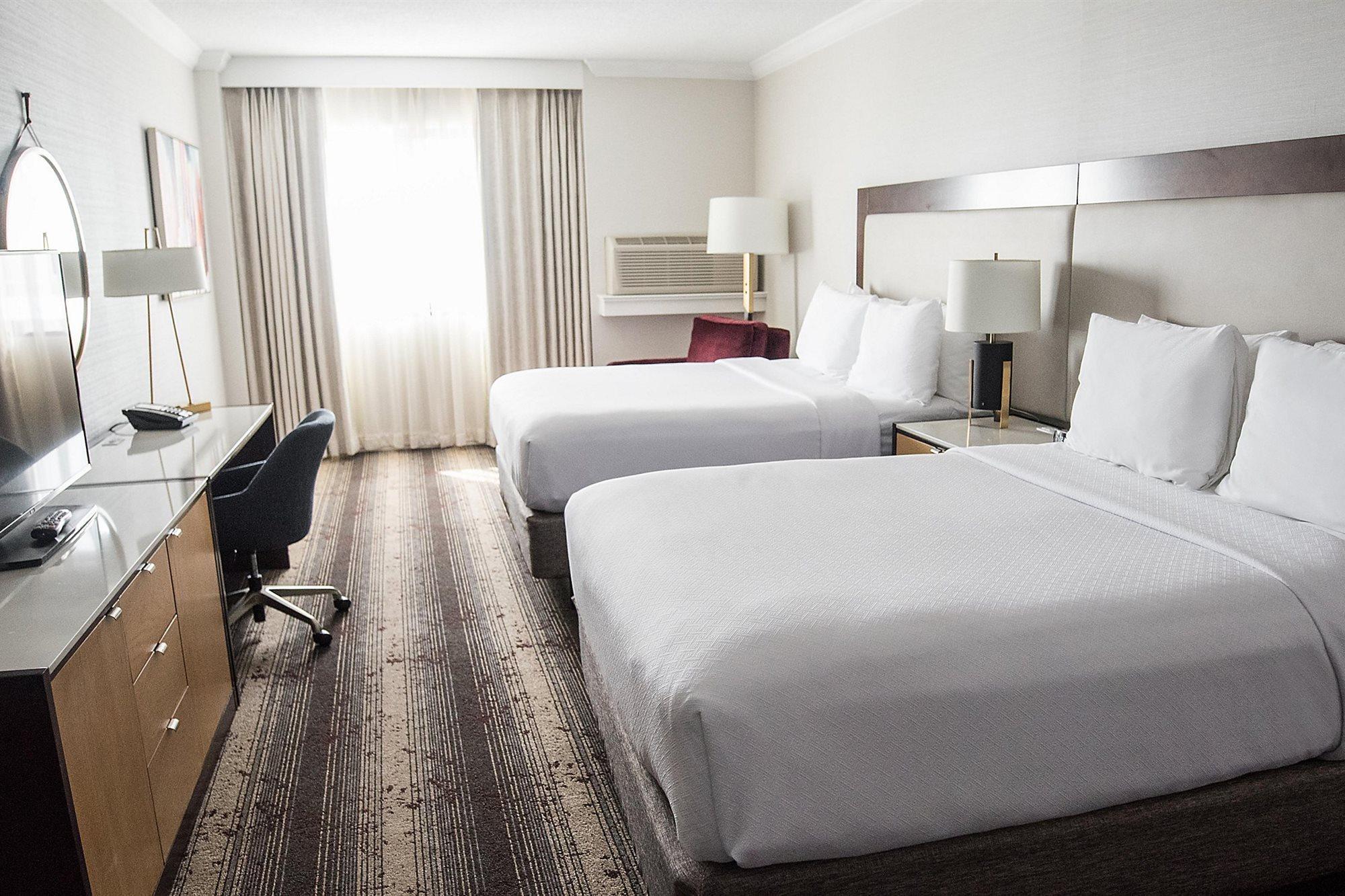 Hotel Crowne Plaza Edison By Ihg Exterior foto