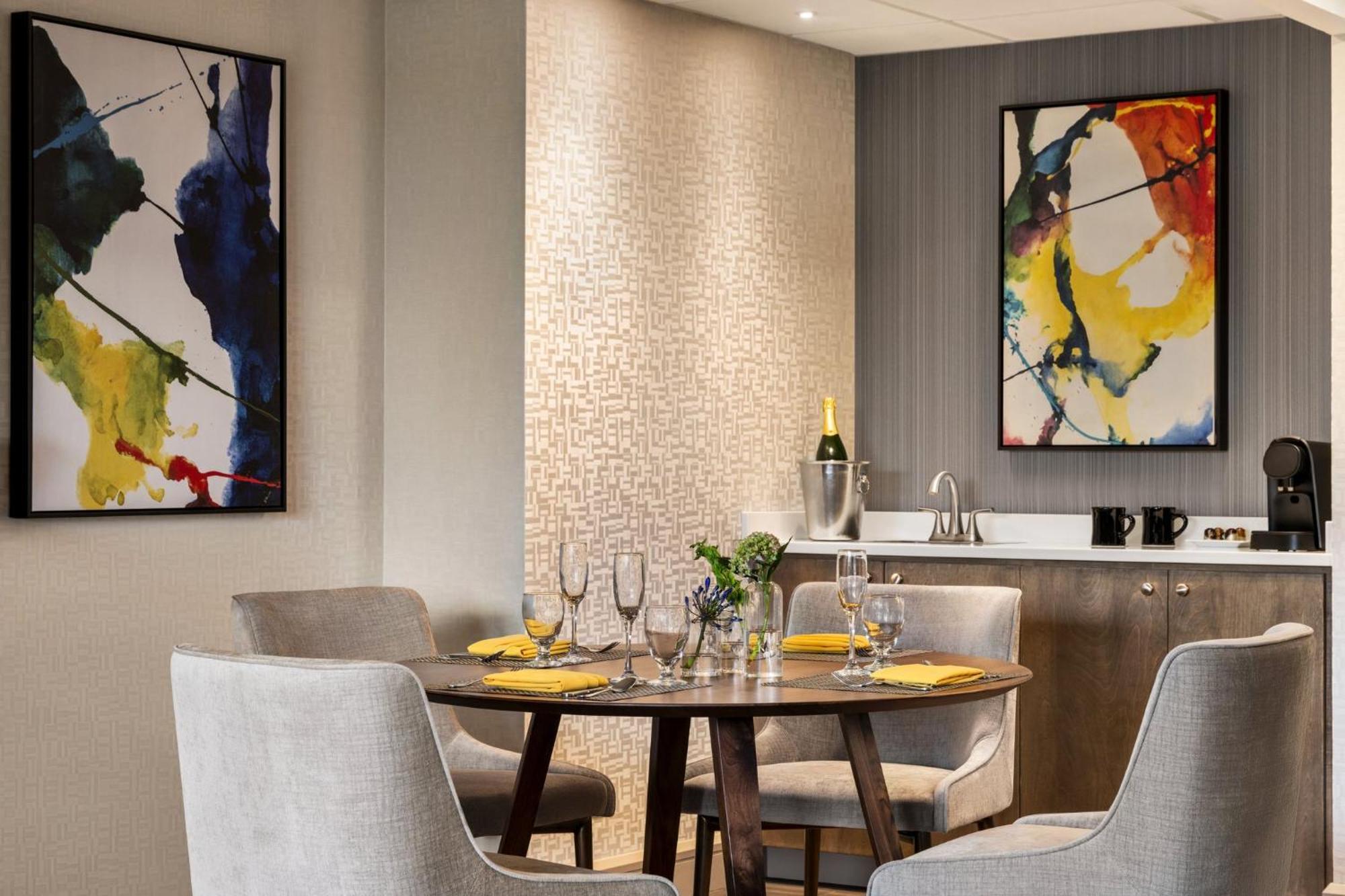Hotel Crowne Plaza Edison By Ihg Exterior foto