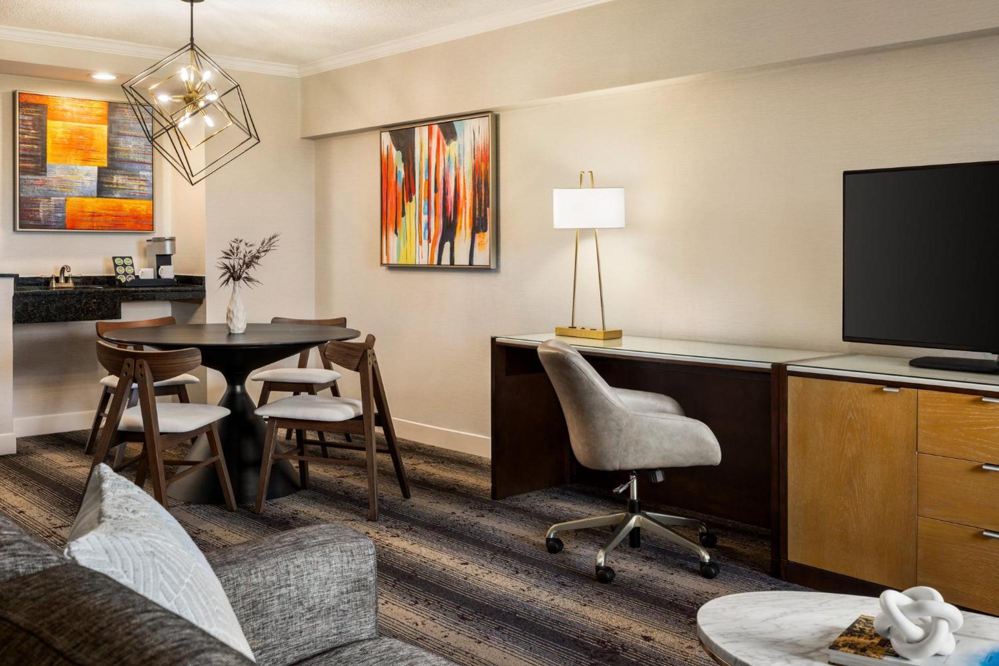 Hotel Crowne Plaza Edison By Ihg Exterior foto