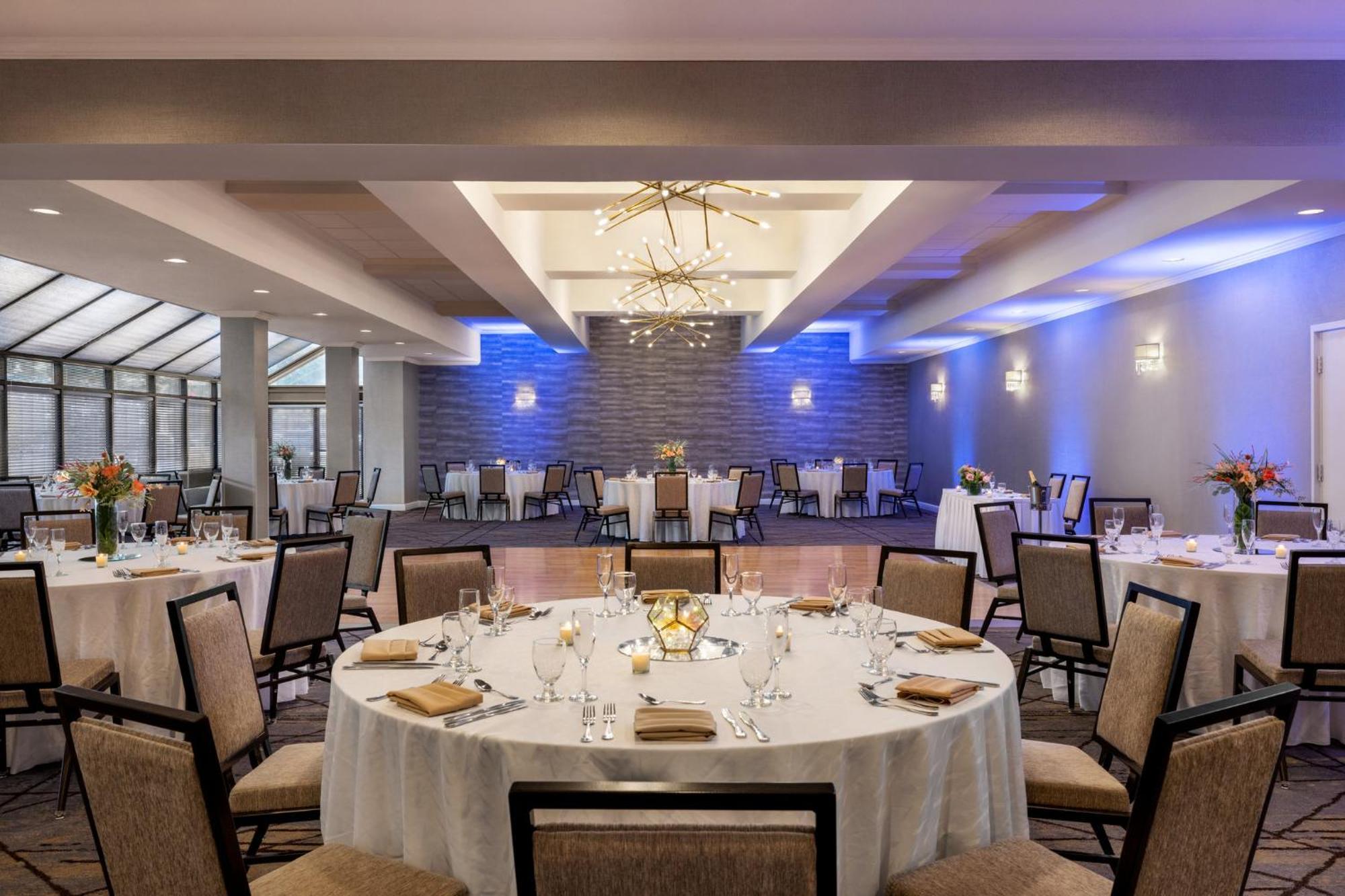 Hotel Crowne Plaza Edison By Ihg Exterior foto