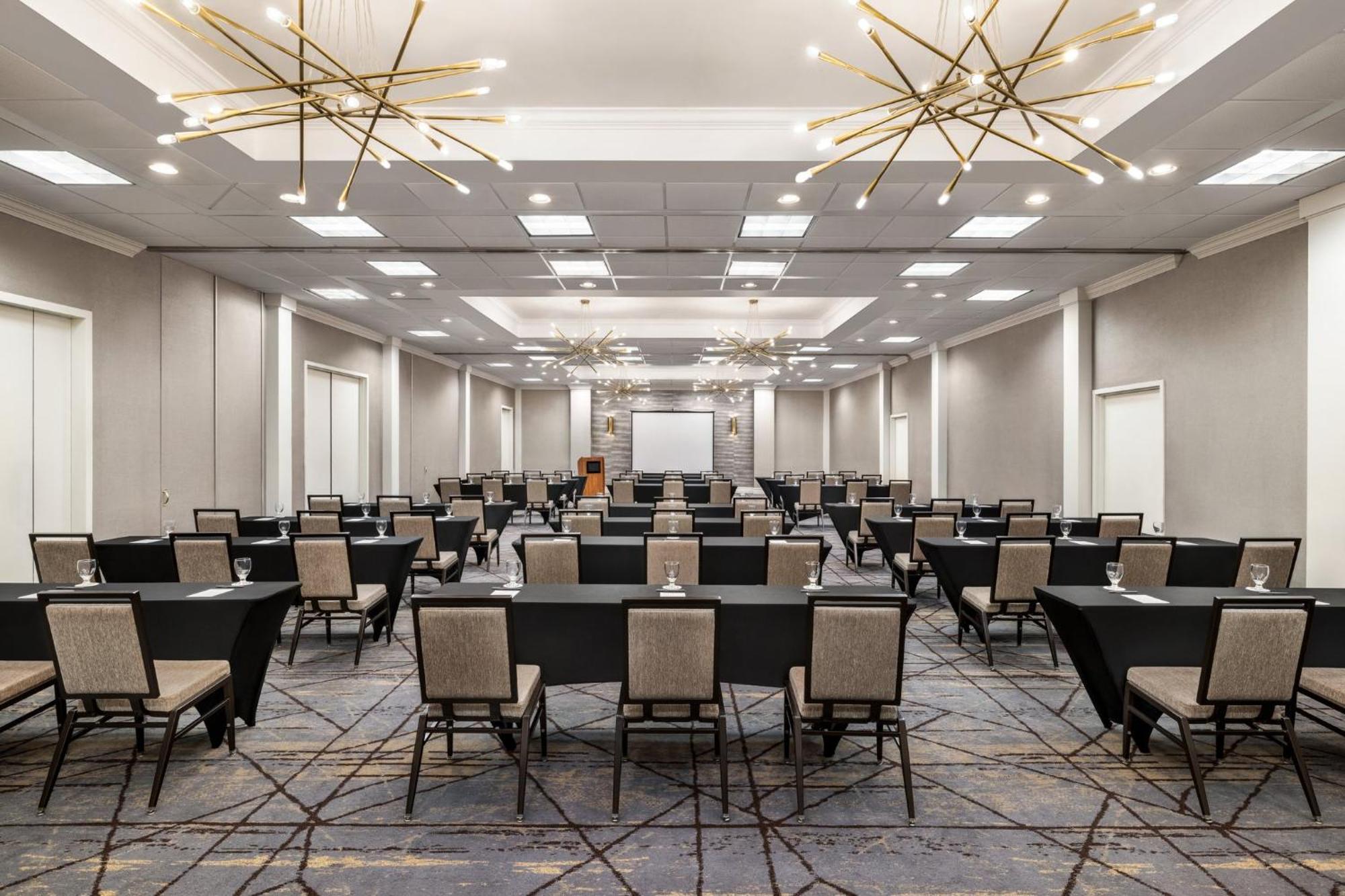 Hotel Crowne Plaza Edison By Ihg Exterior foto