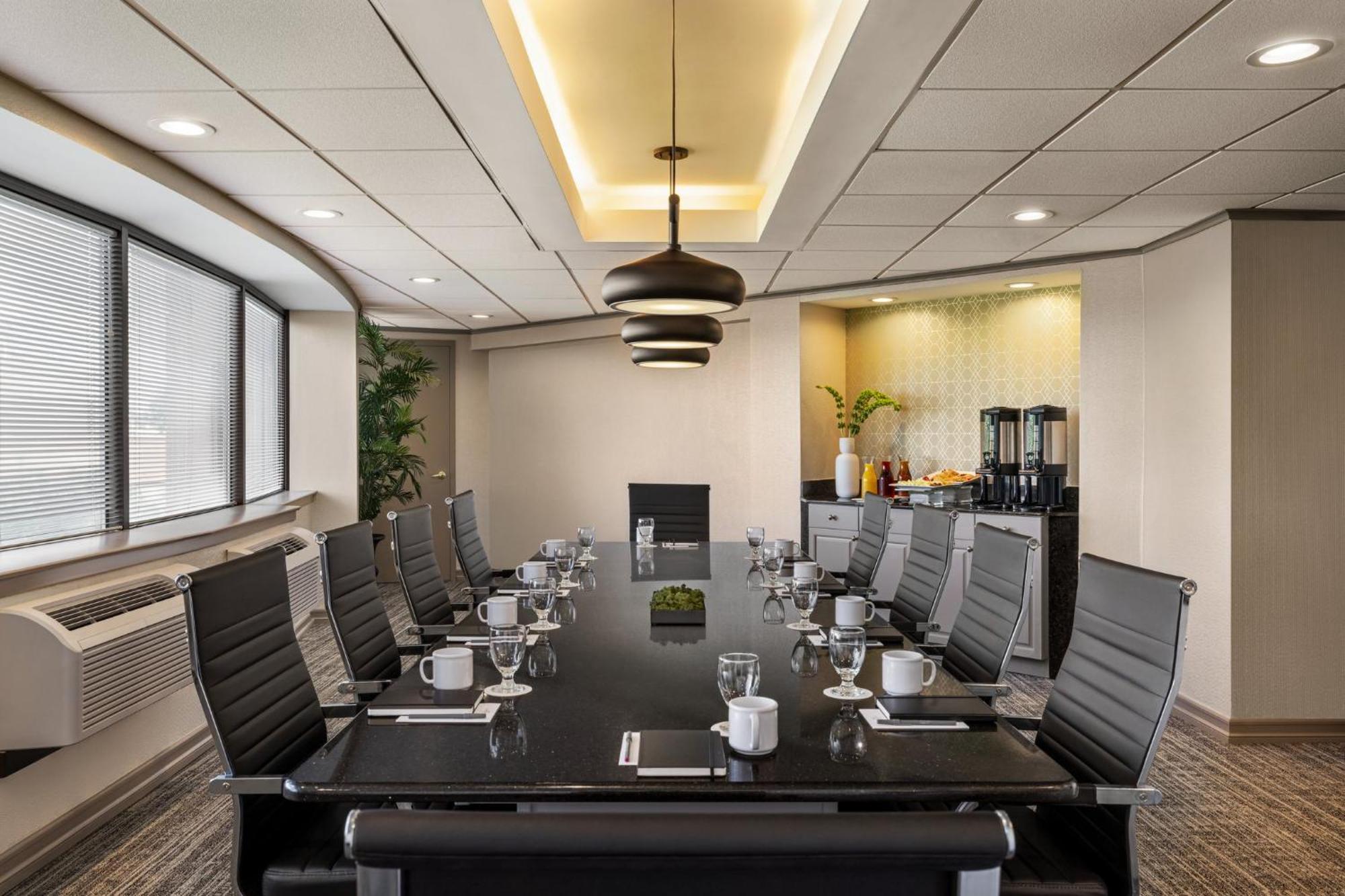 Hotel Crowne Plaza Edison By Ihg Exterior foto